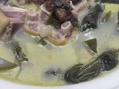 -帅巴人舅母子腊蹄民俗村
