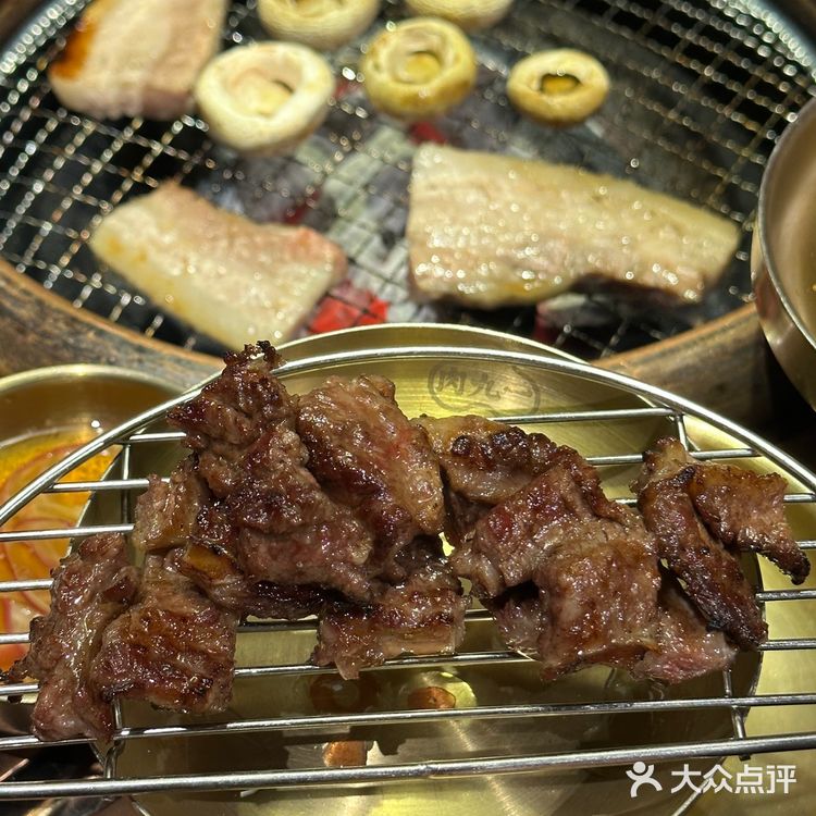 这家烤肉店万圣节氛围💯