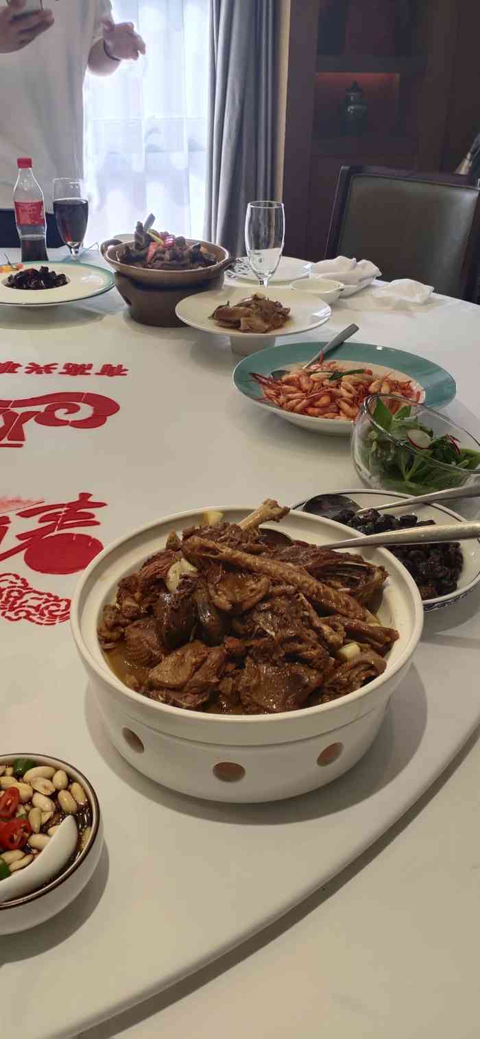 好像是安徽驻京办里边有很多安徽的特色菜有小孩所以点了相对清淡的