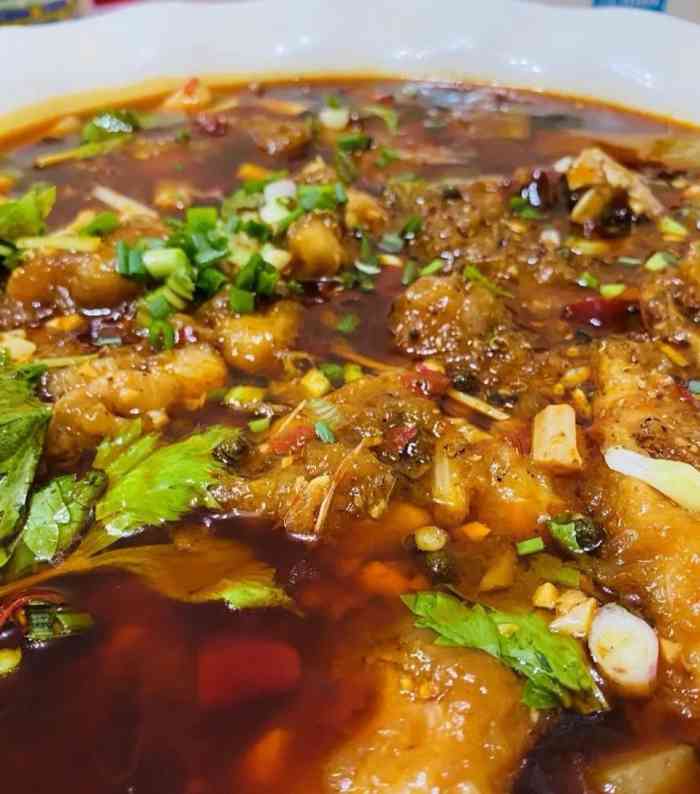 姐妹太安鱼-"路边招牌是姐妹太安鱼,大众点评的店名是姐.