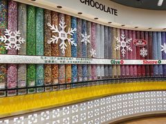 -m豆巧克力世界(上海世茂广场店)