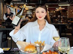 -BOURBON 玻本美式餐厅酒吧(虹桥新天地店)