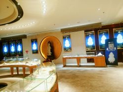 -北京七彩云南翡翠珠宝旗舰店(月坛店)