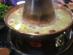 -果松木炭酸菜铜火锅·外婆参鸡汤