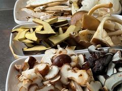 -菌之家·专业纯野生菌火锅·特色炒菌