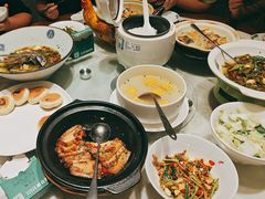 -绿草地·湘菜(酃湖师院店)