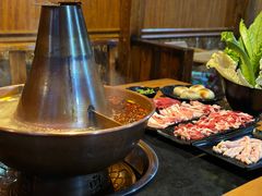 -果松木炭酸菜铜火锅·外婆参鸡汤