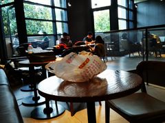 靠窗位-星巴克(杭州湖滨银泰E区店)