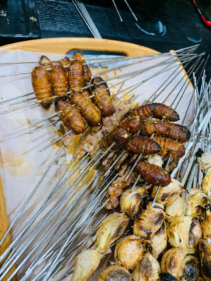 桥底串吧(青岛大学店)-"中的套餐是双人份的,又点了一些,还有三分.