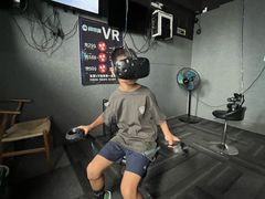 -VR 间客漫·PS电玩·虚拟现实包间游戏电竞(街道口店)