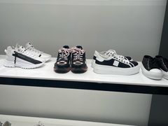 -GIVENCHY(佛罗伦萨小镇奥莱店)