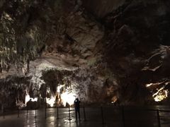 -波斯托伊纳溶洞