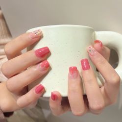 -花岐款式专研健康美甲沙龙