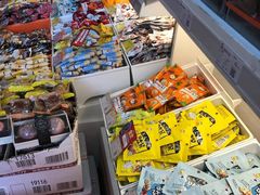 -来伊份(曹安公路三店)