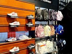 -百年港湾奥特莱斯(香炉礁店)