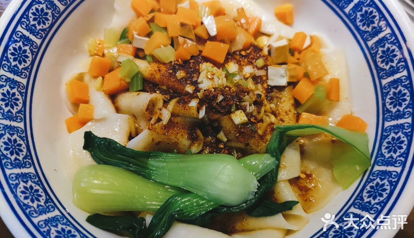 里边又有韧劲 口感刚刚好 口味也适中 肉夹馍是酥脆饼皮