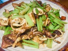 五花肉炒笔管鱼-晚归月亮湾私家菜(临邑路店)