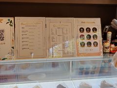 面包甜点陈列柜-Fridi Patisserie Cafe