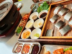 -围炉肉舍•炭烤活鳗•丹东海鲜烤肉(步行街店)