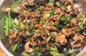 Braised Pork Trotter with Perilla