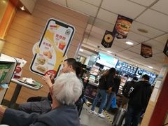 等位区-麦当劳(交道口店)