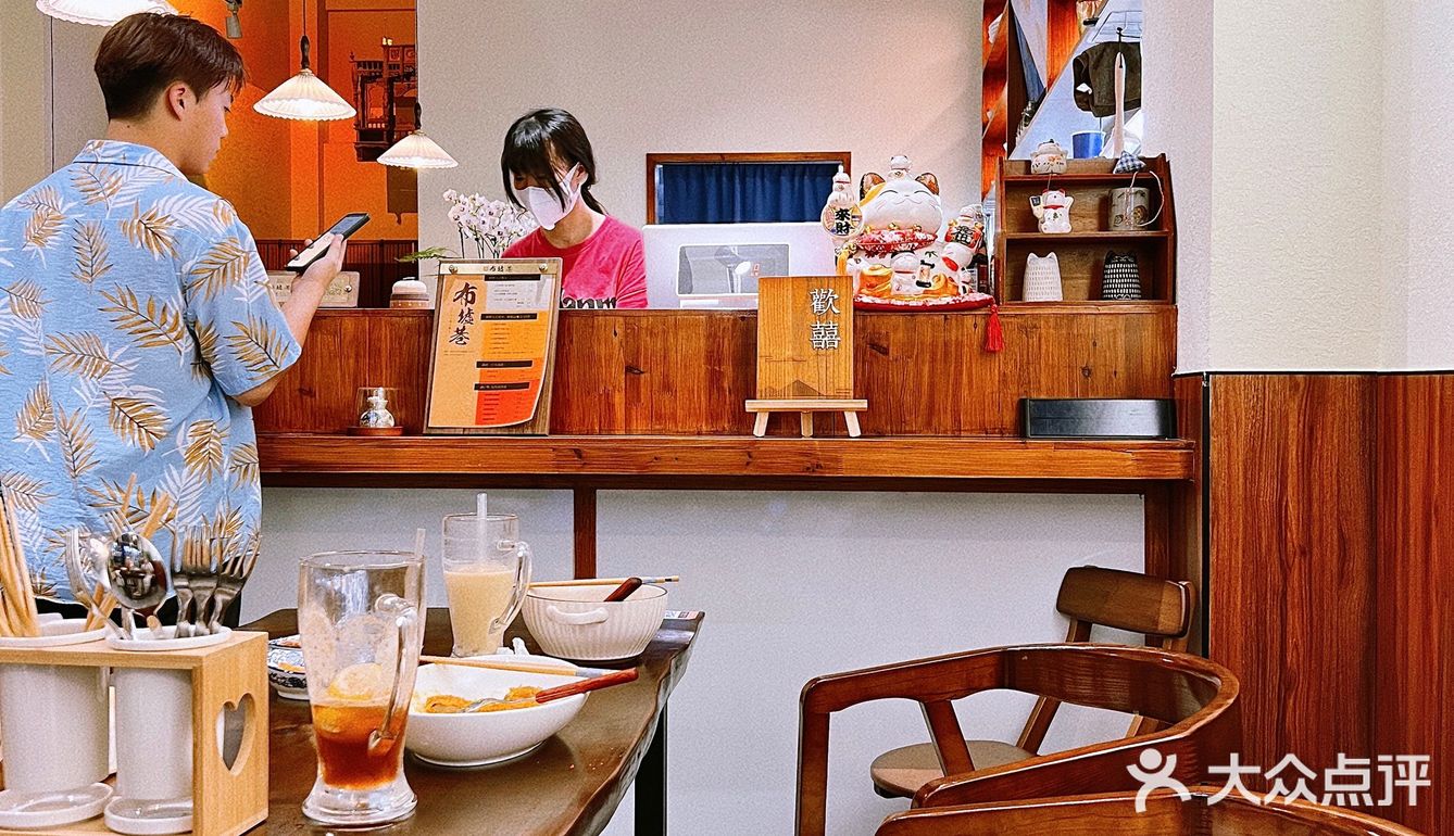 米血蘸上酱料 微微辣 入口不粘牙 好吃