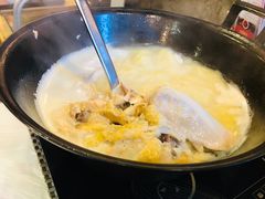 -鲜入围煮花胶鸡海鲜火锅