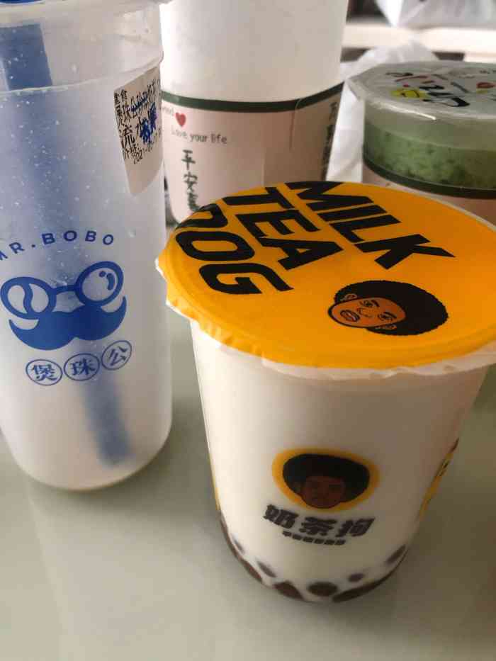 奶茶狗越来越火啦平价又好喝用料也不敷衍