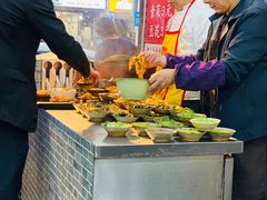 自助取餐区-董哥山城碗碗香(美专校街店)