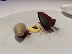 巧克力塔配咖啡冰激凌-AZUR聚(香格里拉饭店)