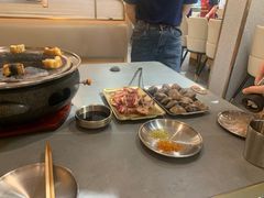 -围炉肉舍•炭烤活鳗•丹东海鲜烤肉(步行街店)