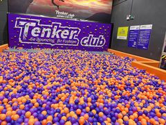 -Tenker Club弹刻极限主题公园 · 蹦床 · 团建 · 生日派对(大关店)