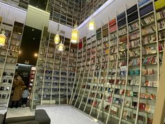 -钟书阁(松江泰晤士小镇店)