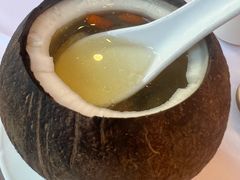 椰子炖乌鸡-潮喜竹溪荔湖酒家(荔枝湾店)