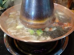 -果松木炭酸菜铜火锅·外婆参鸡汤