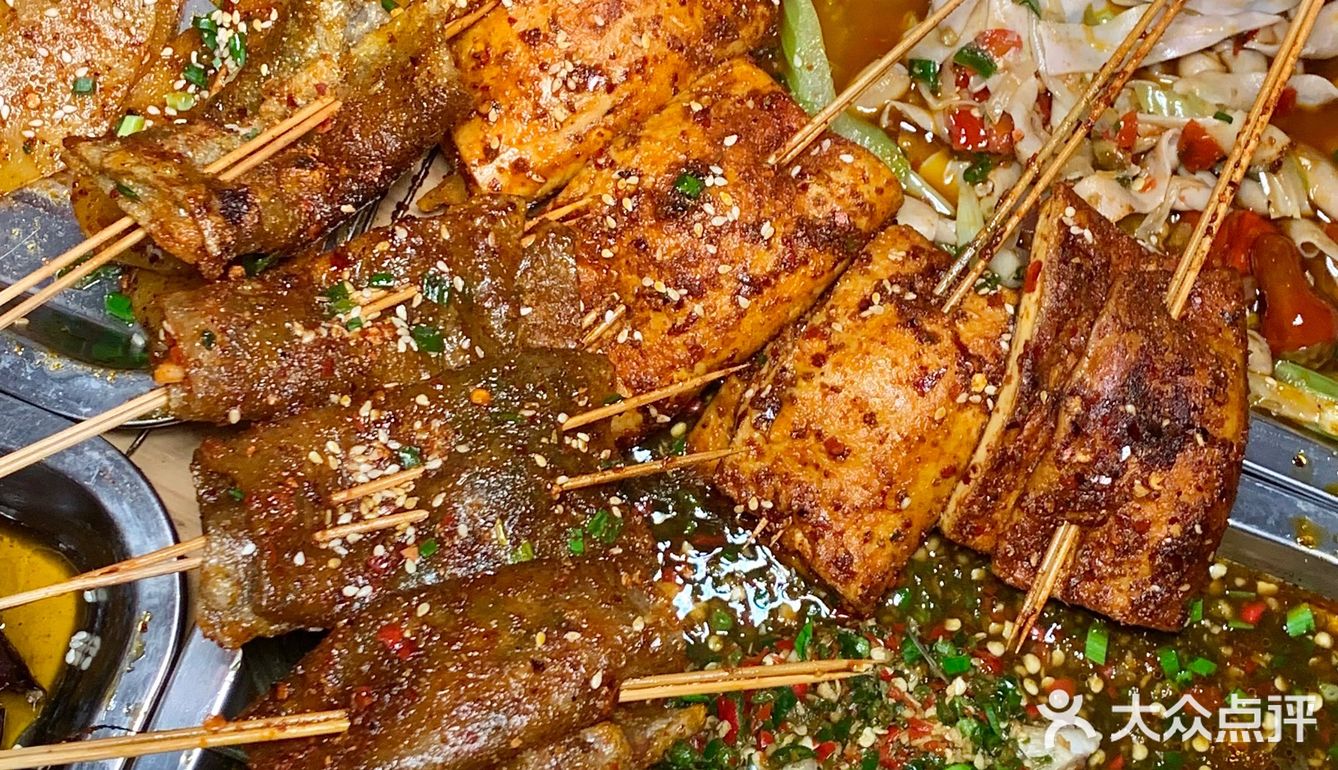 重庆物价好感人!0.9元烧烤/街头炒饭好香…