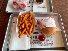 蘑菇牛肉汉堡-FATBURGER 特富客汉堡(外交公寓店)