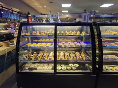 面包甜点陈列柜-乔哥铭洋海鲜自助(皇城恒隆广场店)