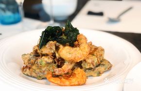Golden Black Pumpkin Baked Prawn