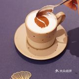 在这里可以从早吃到晚，再从晚吃到早。醒来葱包桧儿一副
