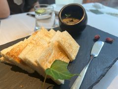 盐水鸭肝酱配锅巴-梧桐