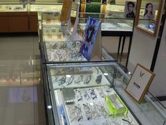 -光明眼镜·蔡司授权(徐泾店)