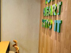 用餐区-星巴克(广州淘金路店)