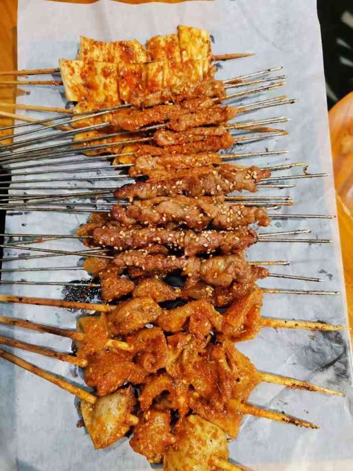 吉林烤串(御桥路店)-"他家烧烤店开的真是心里素质不错!蒜苔 .