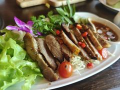 -Chom Cafe and Restaurant