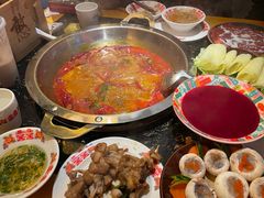 -憨孃孃·重庆老火锅(红山黑金店)