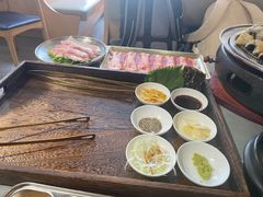 -围炉肉舍丹东海鲜烤肉·烤活鳗(步行街店)
