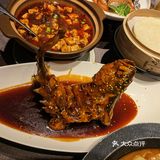 决定来青年餐厅了，定了两桌，服务人员的态度非常好