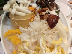-洪氏嗨捞·广东猪肚鸡·椰子鸡火锅(西咸万象城店)