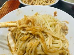 -松树干拌面店